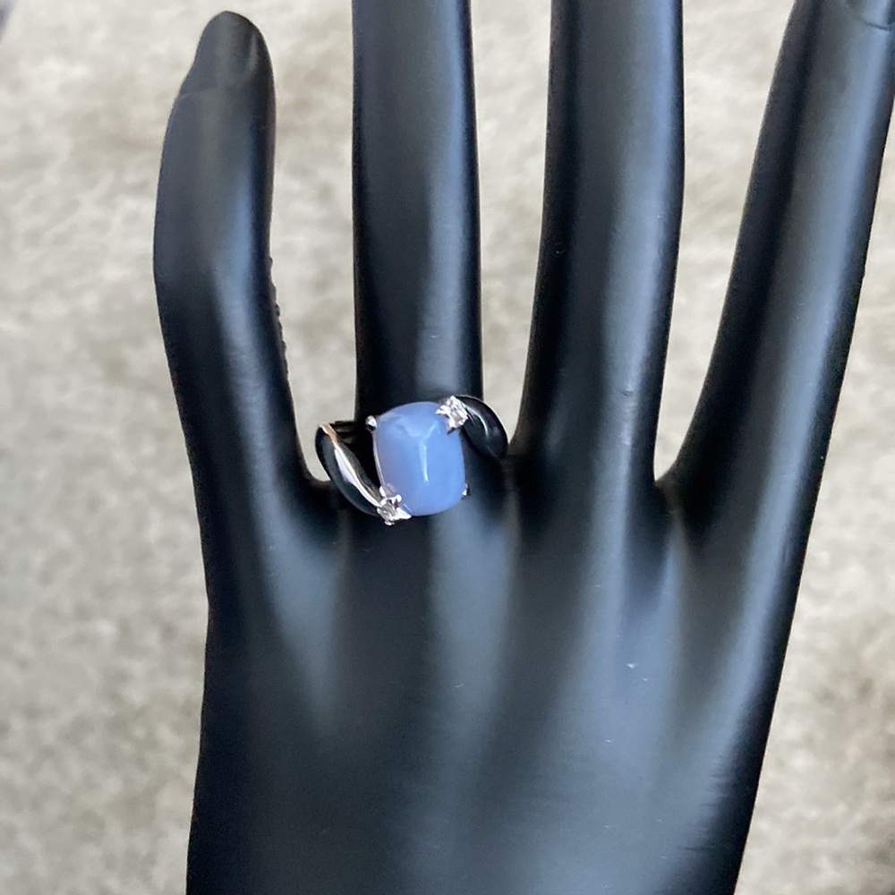 Chanel Fine Jewelry - Chalcedony and Diamond Comet Ring - Picture 3 of 10